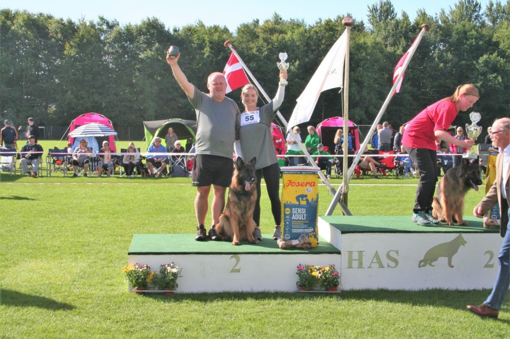 Hassenkam's Christa - langhåret schæferhund