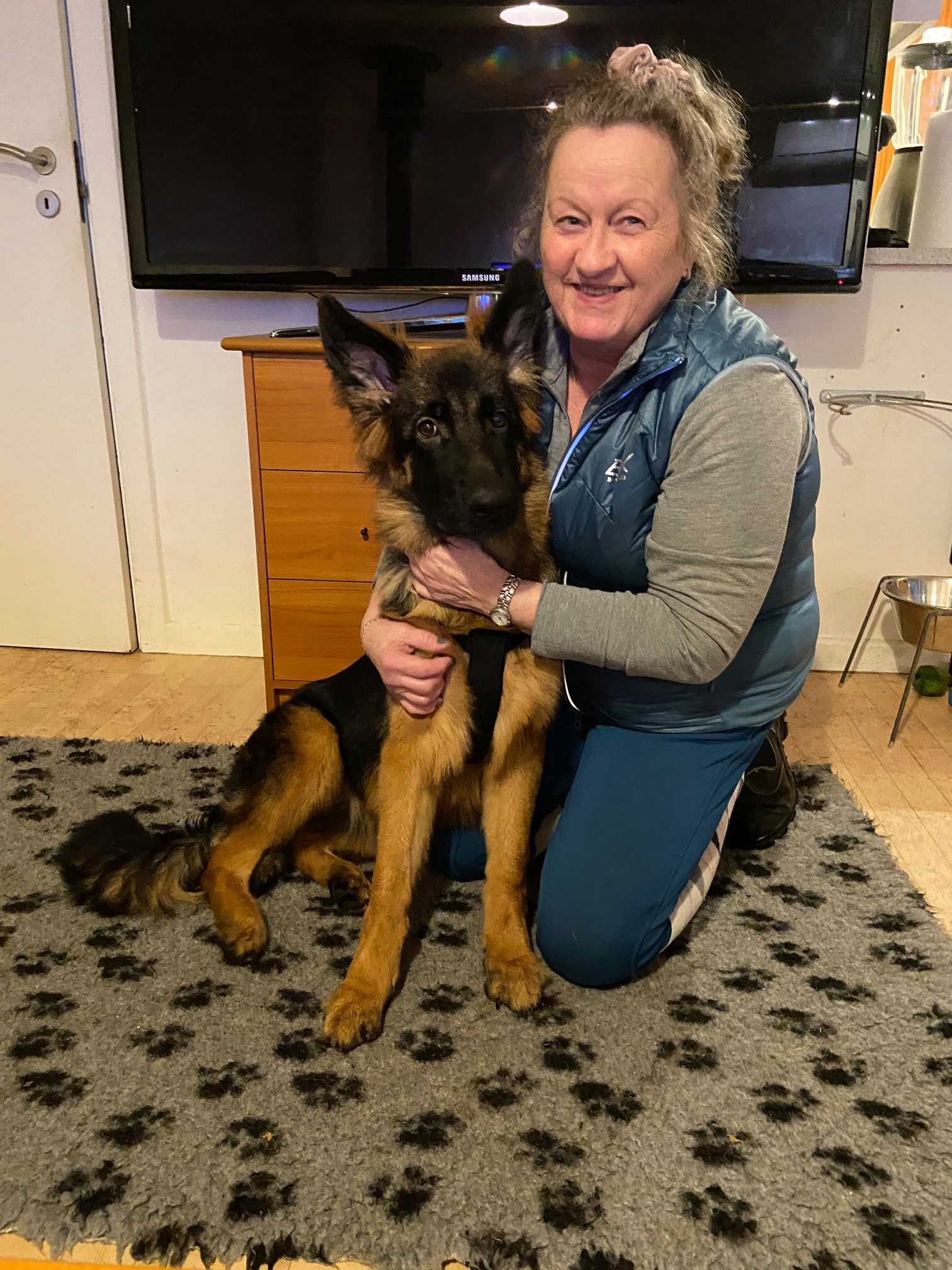 Haus Qira Esther flytter hjemmefra